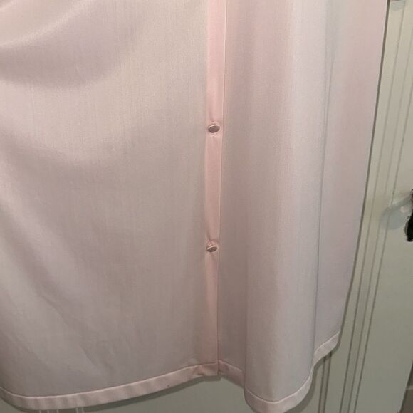 Vanity Fair Pink Nylon Short Robe  with 3/4 sleeves with Floral embellishments - Picture 4 of 8